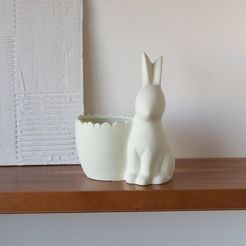 Osterhase mit Vase