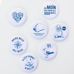 Magneet “Sea Please Seagull” – Maritiem Meeuwmotief – Blauw/Wit – Ø 5,6 cm – Koelkast & Whiteboard