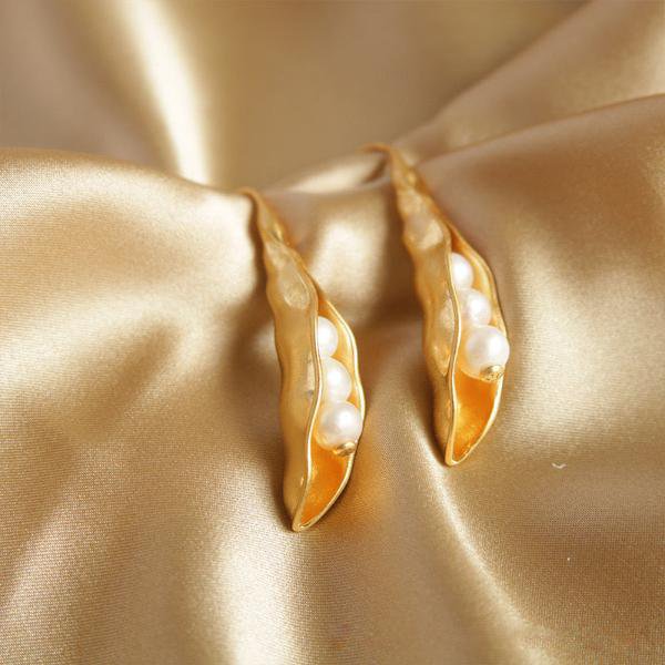 Boucles d'oreilles dorées de conception de gousse de pois de style vintage