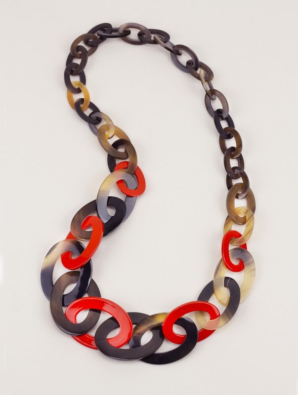 3-size flat oval rings long necklace with orange lacquer