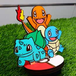 Farbige Holzstatue von Pokémon, Charmander, Bulbasaur und Squirtle, Geek -Geschenk, Nerd Room Housewarming