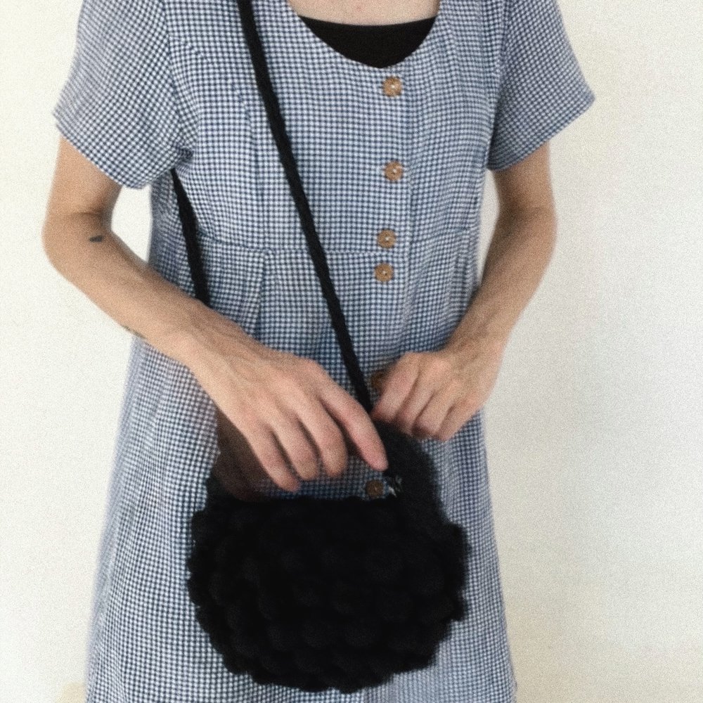 ¨ half Moon ”Pom Pom Pom Borse con cinturino a traversa nero