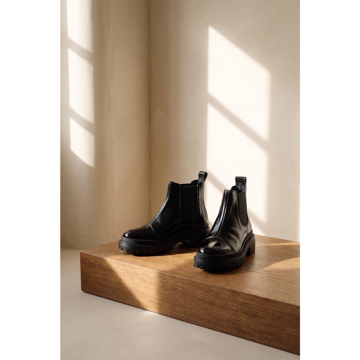 MACU BLACK – Stiefeletten aus Lackleder mit extra leichter Sohle