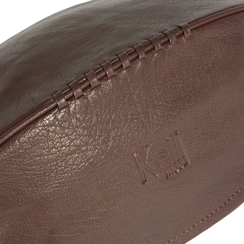 K0011BB | Beauty Case "Rugby Ball" in Genuine Leather - Color: Dark Brown - Internal elastic to hold bottles - Zip closure - Dimensions: 35 x 14 x 14 cm - Packaging: TNT bag
