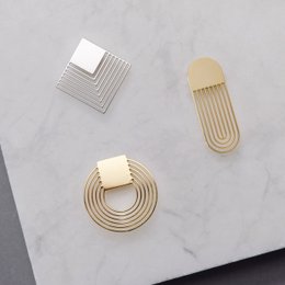 magnetisk broche - grafisk - gylden rombe