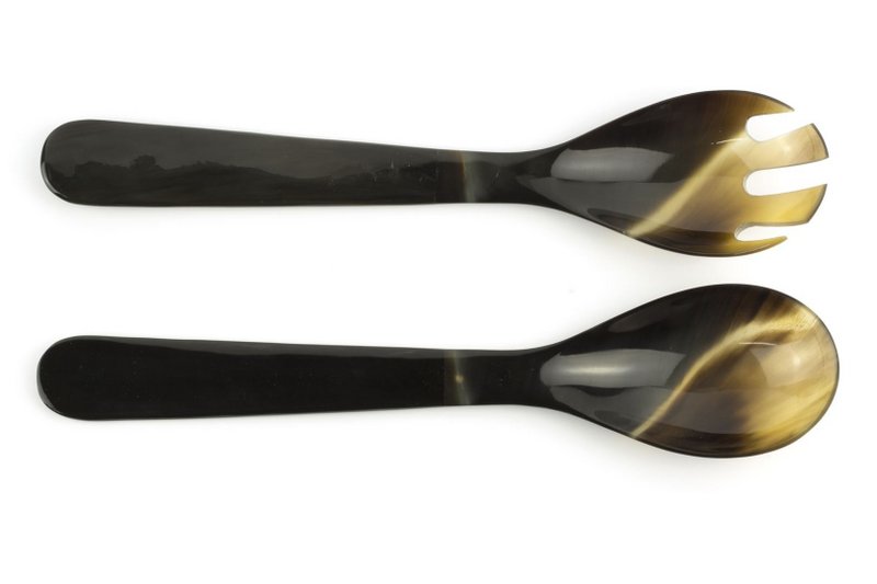 Gros couverts en corne noire et blonde