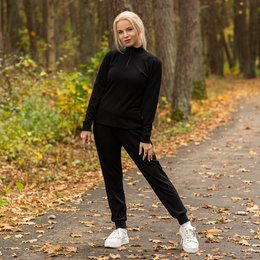 Conjunto Merino 250 de mujer con camiseta con cuello con cremallera y pantalones deportivos tipo jogger en negro