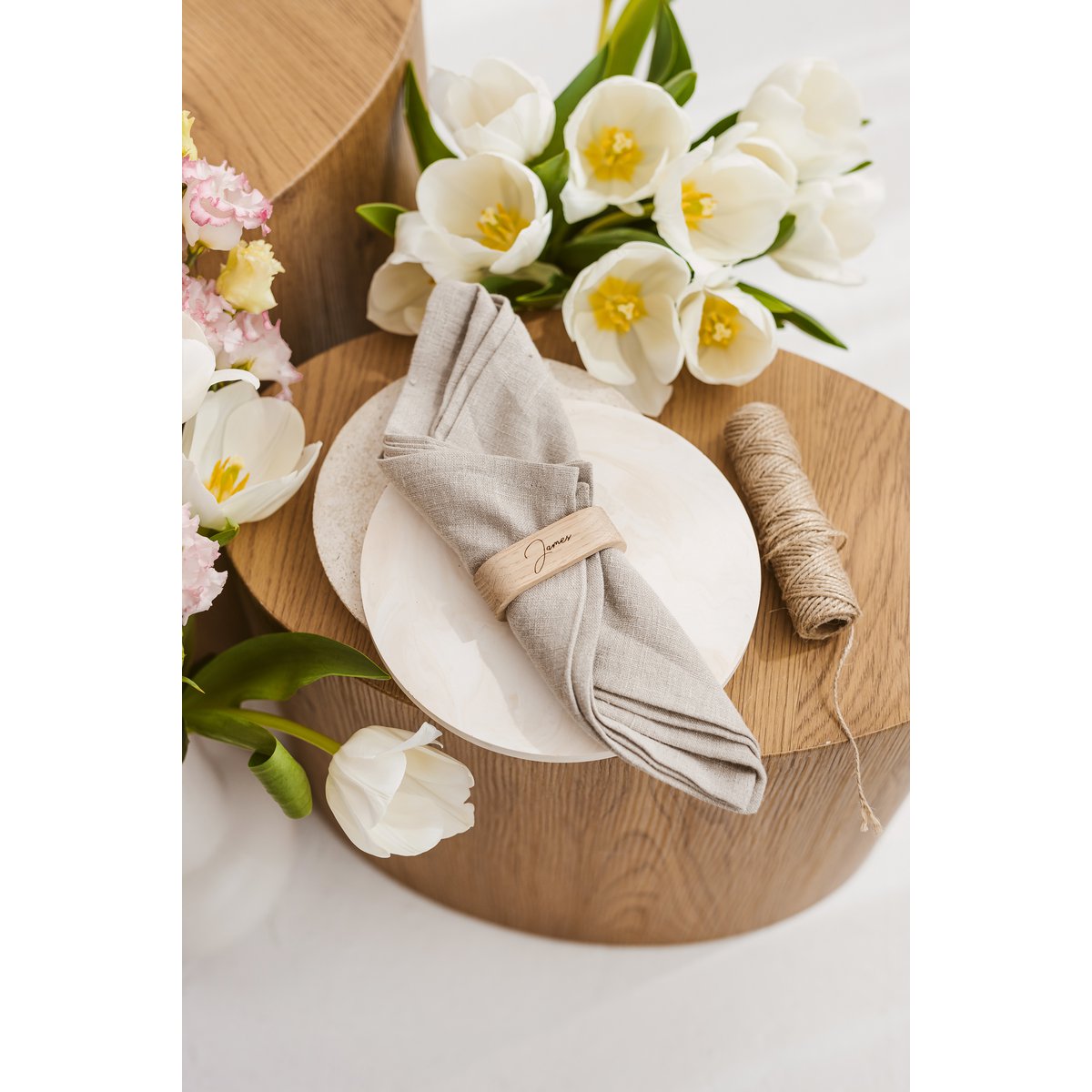 Eleganter personalisierter ovaler Serviettenring aus Eichenholz, individuell gravierte Tischdekoration für Hochzeiten, Dinnerpartys und Heimessen, Hochzeitsbevorzugung