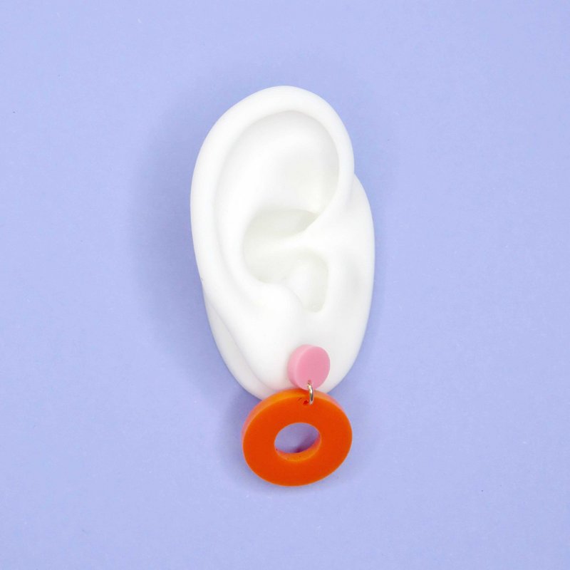 Colorblock Circle stud earrings in pink and orange