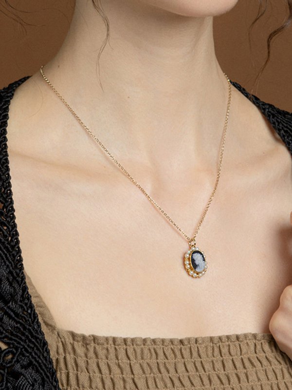 Collier camée noir Little Lovelies avec perles