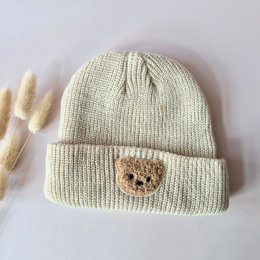 Rattle Beer Beanie - Beige Warm knitted hat for babies and toddlers