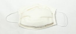 White reusable face mask made of bamboo fabric, with a filtration rate of over 90%. The mask is washable at 40°C and can be reused at least 10 times.