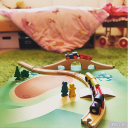 Tapis de jeu - paysage herbeux avec de la boue