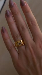 Sacra - Anillo Bloque Cuadros Geométricos Dorado