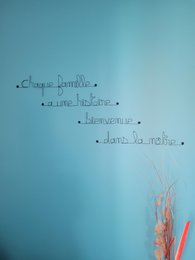 Wire wall decoration - "Every family has a story welcome in ours" - Bijoux de Mur