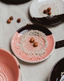 Small Ceramic Garlic Grater Plate – Ideal for Gifting / CHOCOLATE