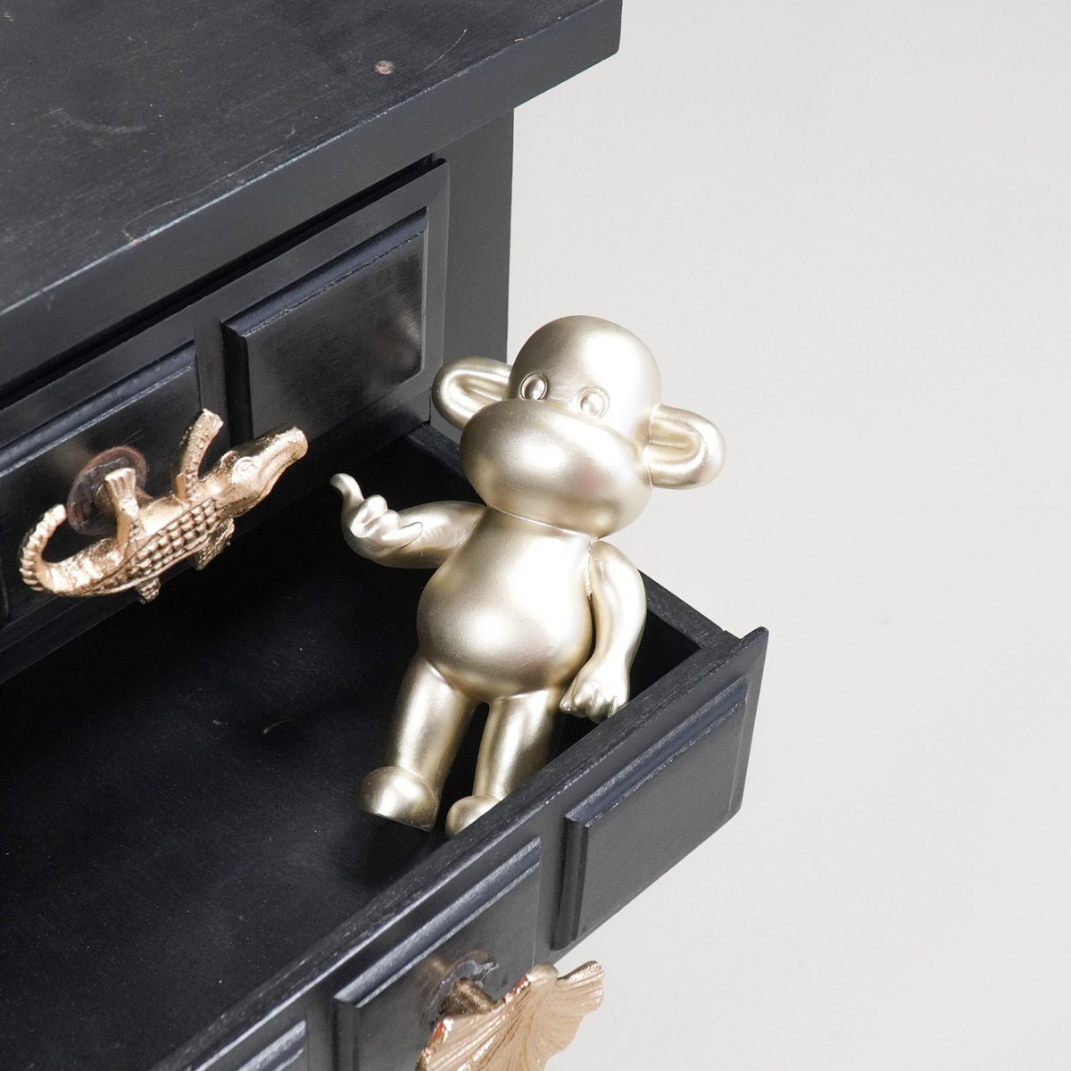 Ornament - Hæng Monkey Figurin 'The Legend' - Polyresin - Gold - 11x7x19cm