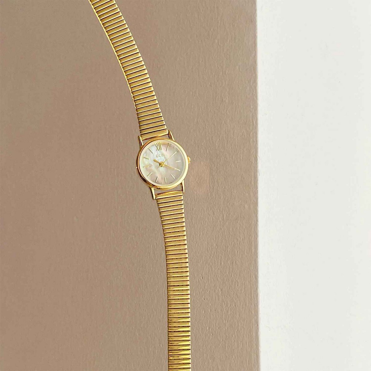 Lajas - Klassiek gouden quartzhorloge met ronde kast