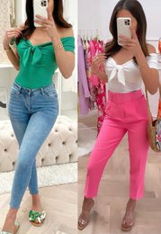  "Smooth off-the-shoulder top in ribbed fabric, available in a variety of colors including lila, royalblue/blueroyal, turquoise, aqua, bonbonpink, fuchsia, oranje, zwart, rood, "gucci"groen, limegroen, geel, camelbeige, wit, and ecru."