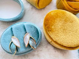 Oval velvet Wedding Ring Box & Proposal Ring Box