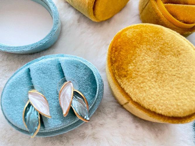 Oval velvet Wedding Ring Box & Proposal Ring Box