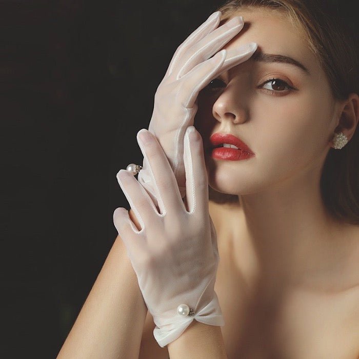 Gants de mariée avec bordures en perles et dentelle