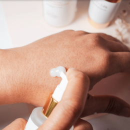 HYALURONSYRE & KOLLAGEN SERUM (60 ML)
