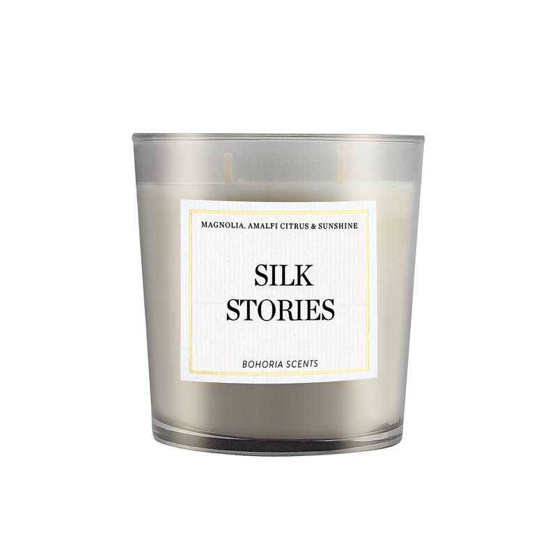 Świeca zapachowa Silk Stories 230g - drzewo cedrowo-sandałowe, 50h