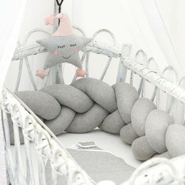 Bettumrandung grau geflochten gestrickt