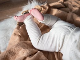 Pantalones de crecimiento orgánico - Off White | GOTS Certificado de algodón de gofres | Leggings sostenibles de bebés (0-2 años)