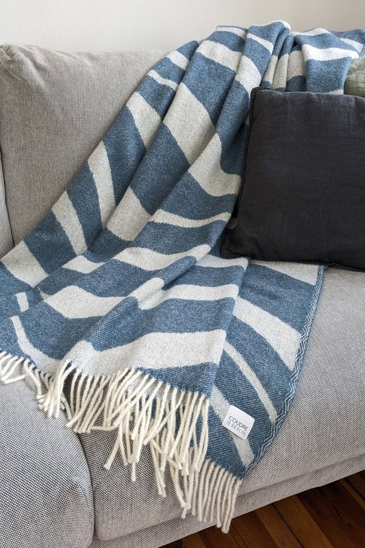 Wool blanket / cuddly blanket bold lake