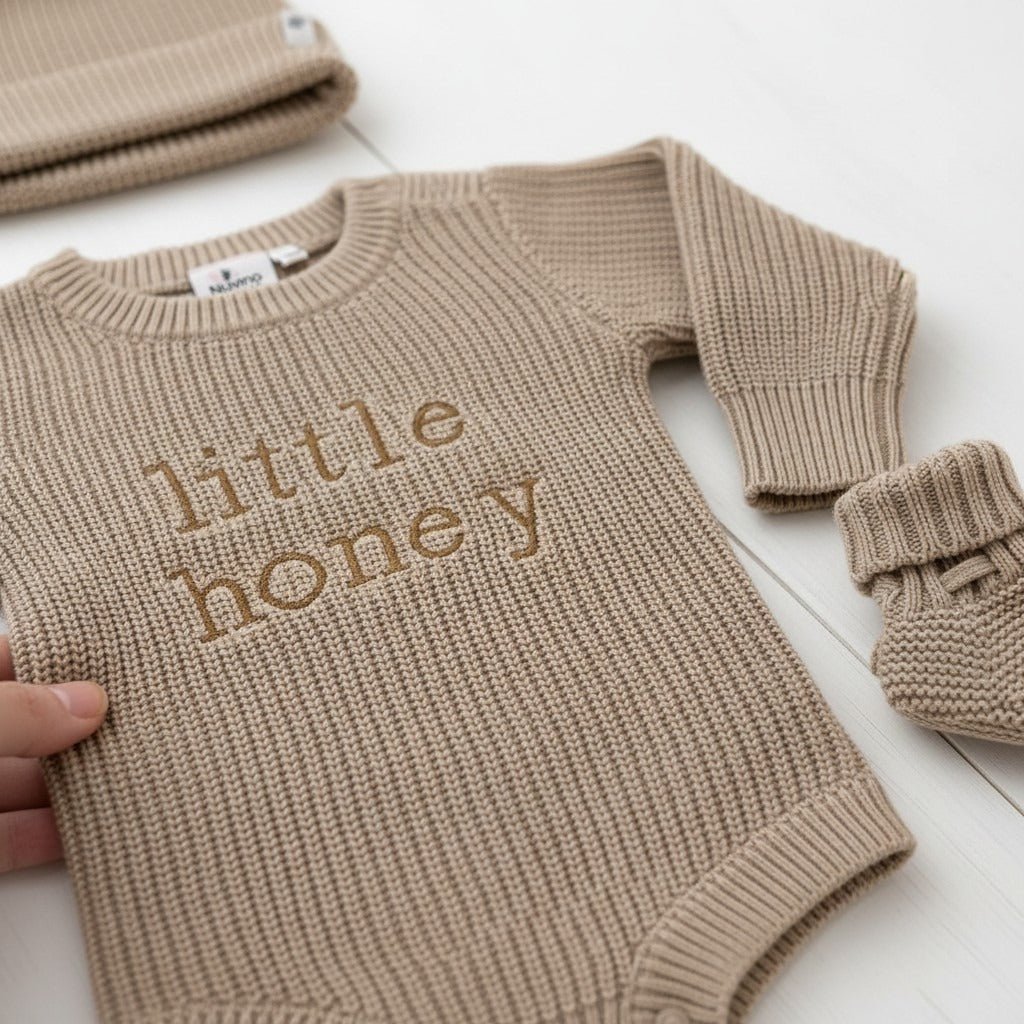 Nuvinokids® Bio Set Baby Little Honey Beige con cappello e scarpine