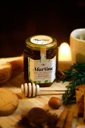 Creamy white honey with a delicate floral aroma and flavor, perfect for drizzling on toast or adding to tea.