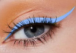 Eyeliner bleu ciel
