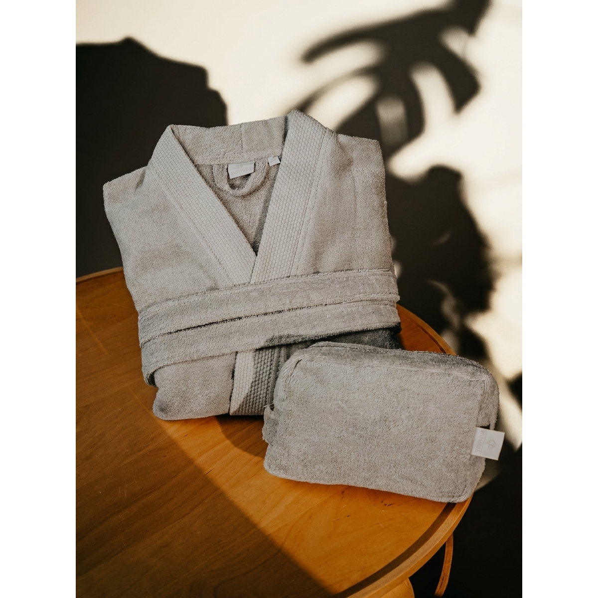 Pamukia GOTS Organic Cotton Gift Set – Unisex Bathrobe & Toiletry Bag | Essence Collection