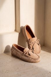 BINITA BEIGE – Wildleder-Mokassins im Kiowa-Stil mit Fransendetail