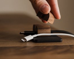 Magnetyczny uchwyt na kabel