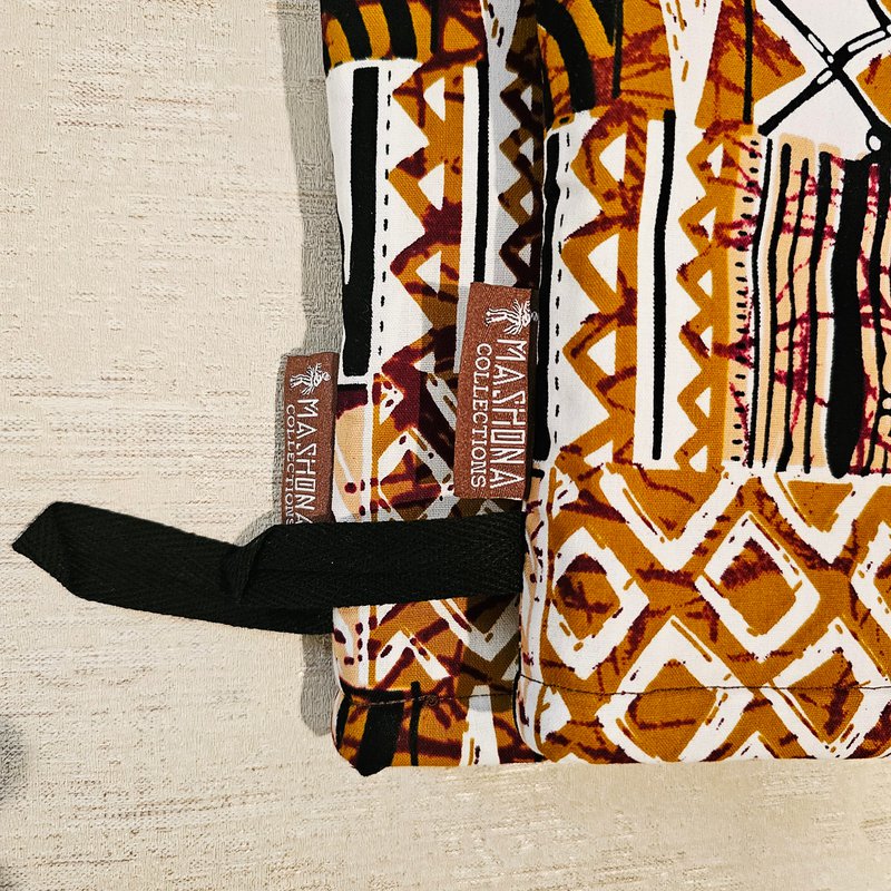Set von 2 Ofenhandschuhen | Handgefertigter "Mudcloth" Bogolan Print inspirierter afrikanischer Druck