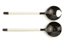 Couverts ronds en forme de pince de crabe laqués ivoire