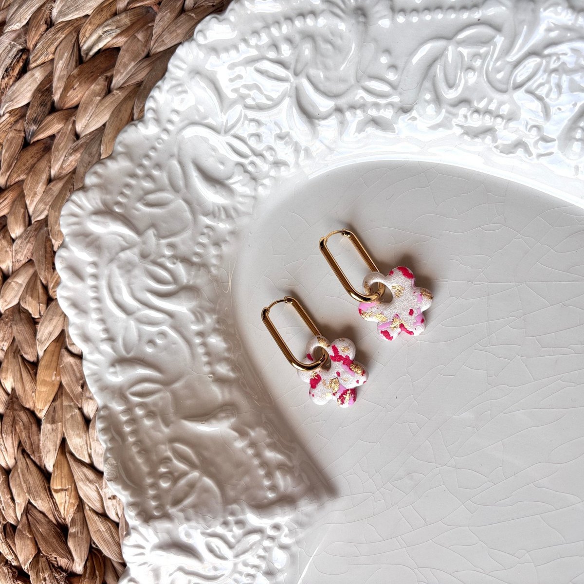 Dolce Fiore – Handgefertigte Creolen mit Blume