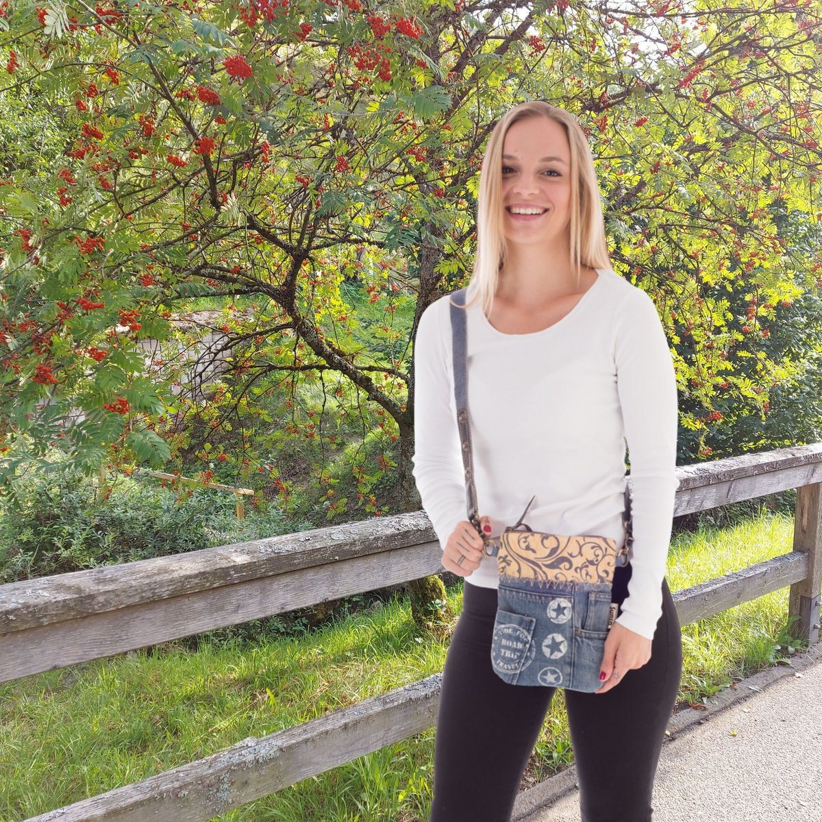 Sunsa kleine Umhängetasche. Damen Schultertasche aus Upcycling Jeans und Canvas (Segeltuch). Handtasche Vintage Retro-Stil. Crossbody Tasche für Frauen.