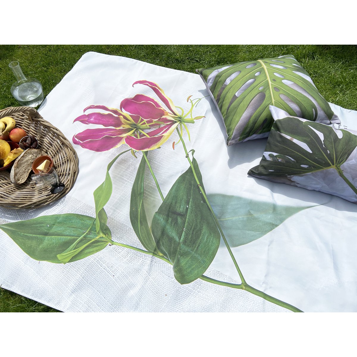 Lillies on Fire - 140x180cm picnic plaid + tote bag