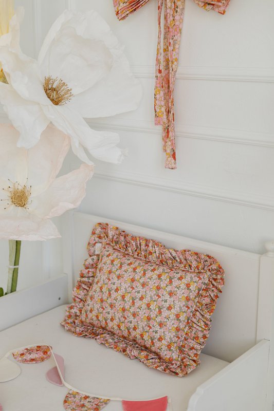 Decorative pillow with frill "green garden"