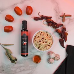 Oliwa z oliwek aromatyzowana świeżą czerwoną papryką