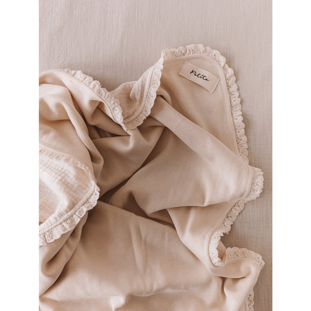 Tricot + Couverture Mousseline / crème au beurre + dentelle