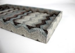 Comprimé plateau cosmétique gris en cuir artificiel rectangulaire zigzag gris