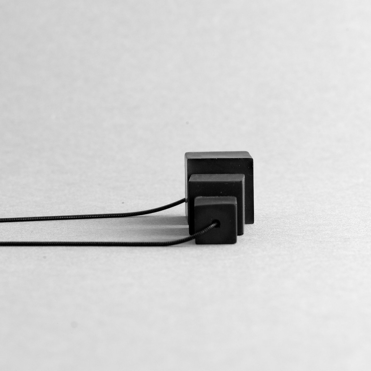 MODULOTRE – Zeitgenössische Minimal-Halskette