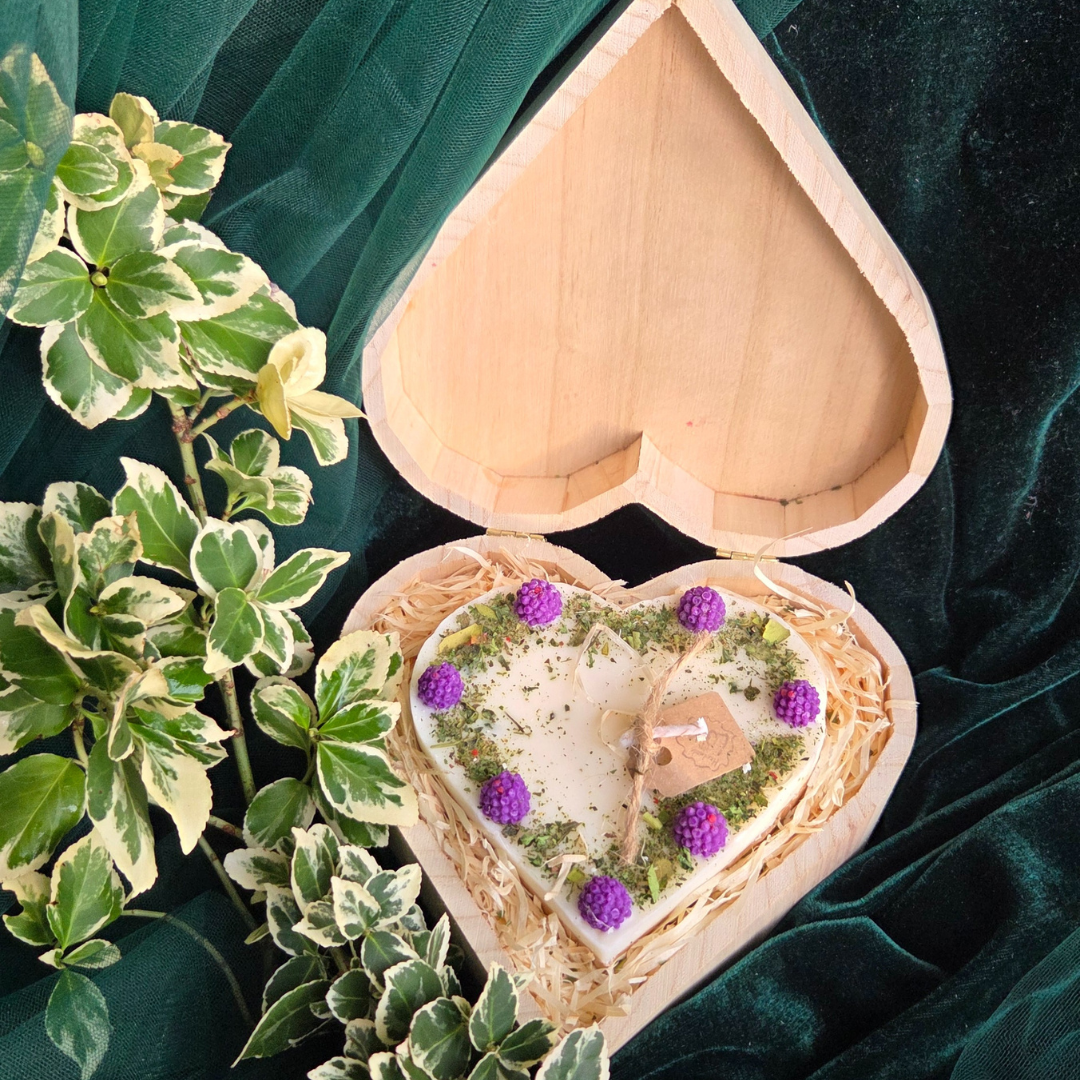 Herz-Geschenkbox, großes Herz mit Brombeeren