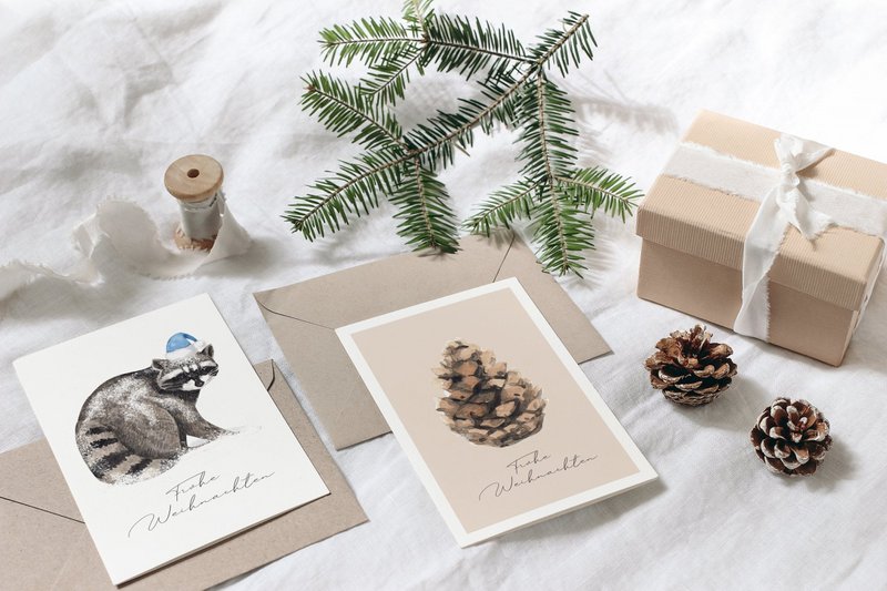 POSTCARD PINECONES CHRISTMAS