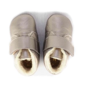 Baby boots brown with new wool